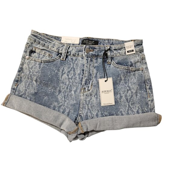 NWT JUDY BLUE SNAKE PRINT SHORTS IN SIZE LARGE - Picture 3 of 3